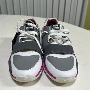 New Nike Women Training Shoe-Trainer One Size 9.